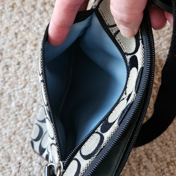 Coach Cross Body - Picture 4 of 5